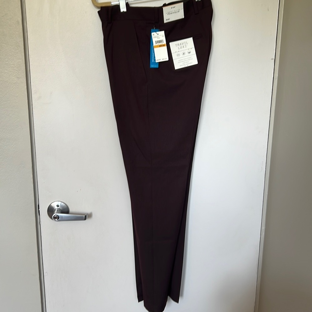 Perry Ellis Men’s Portfolio Slim Fit Work Pants 29W x 30L. Beautiful plum color